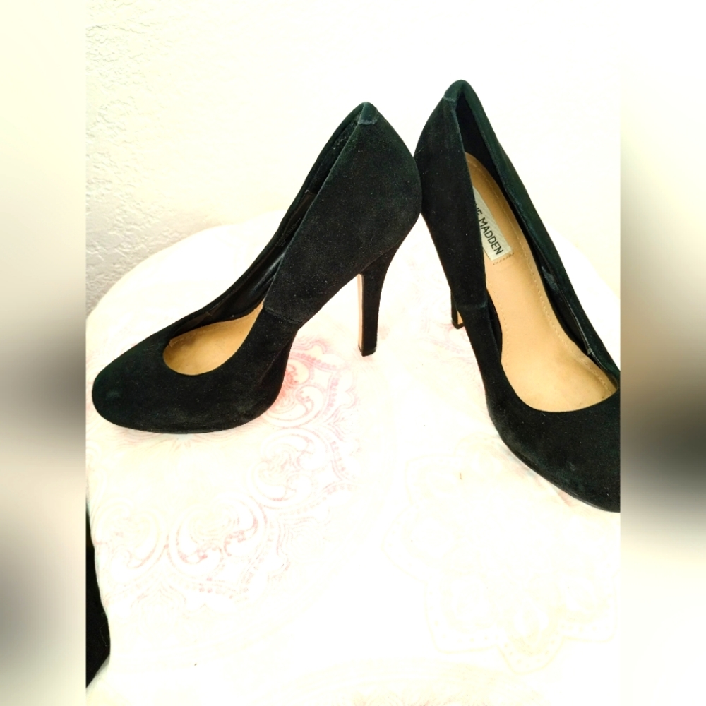 Steve Madden Caryssa Black Suede Platform Pumps